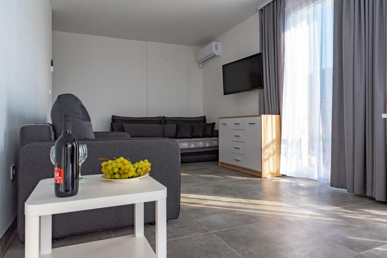 Apartmani Dalmacjia Grebastica Exterior photo