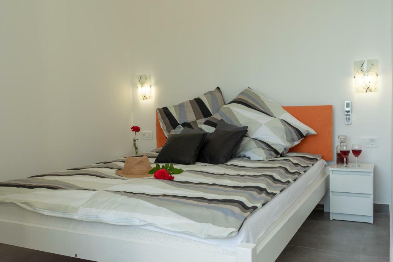 Apartmani Dalmacjia Grebastica Exterior photo