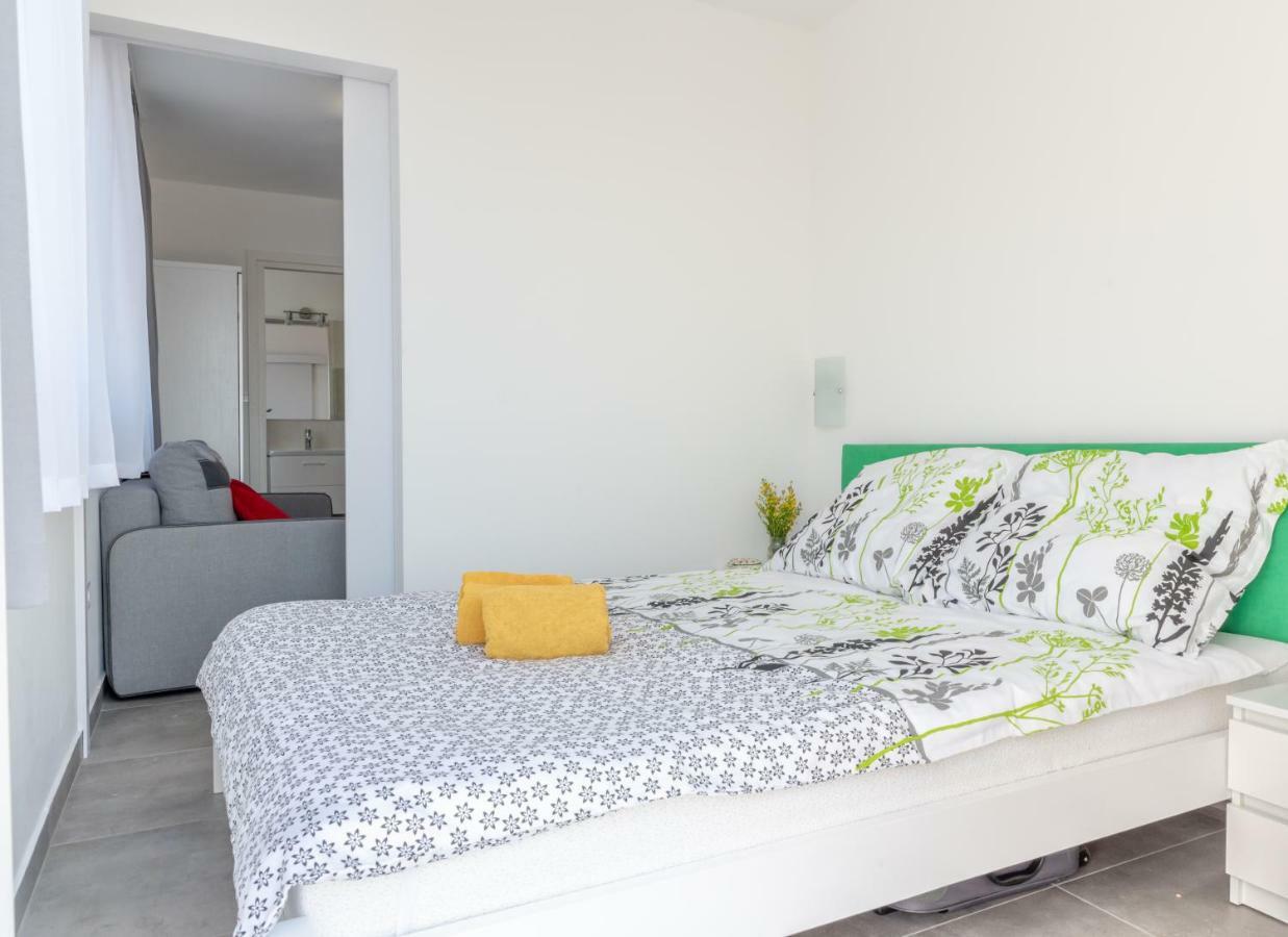 Apartmani Dalmacjia Grebastica Exterior photo