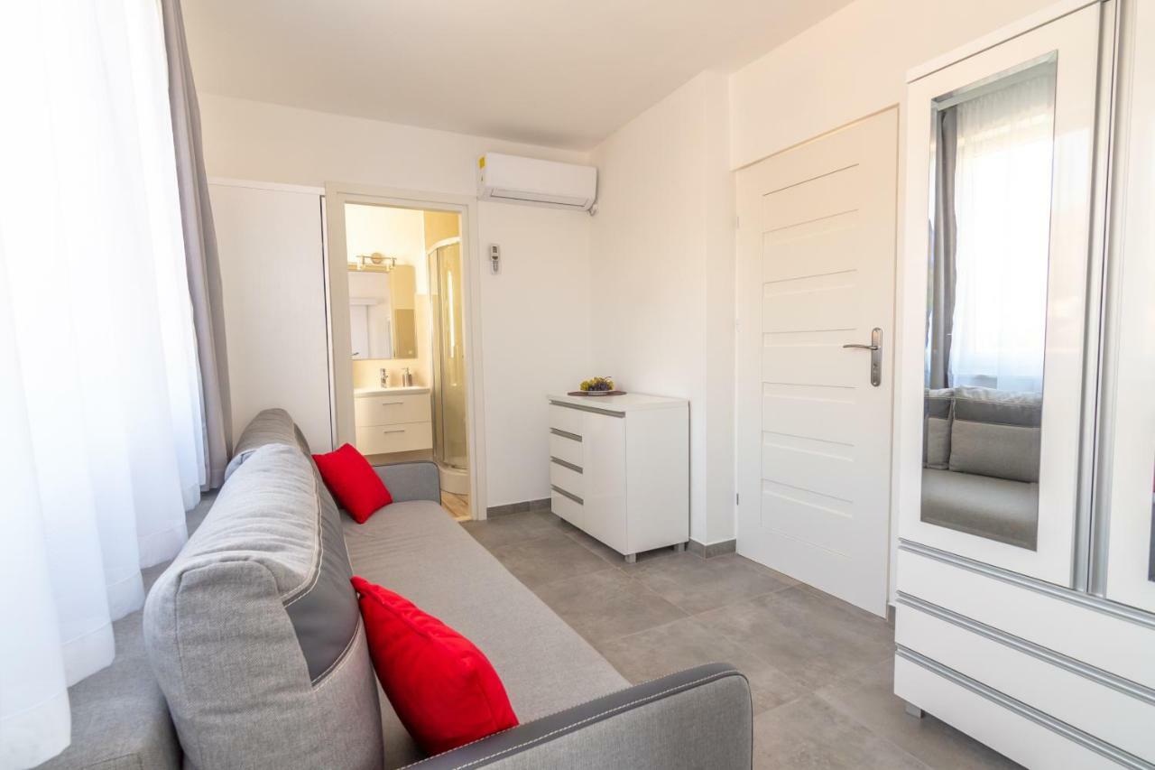 Apartmani Dalmacjia Grebastica Exterior photo