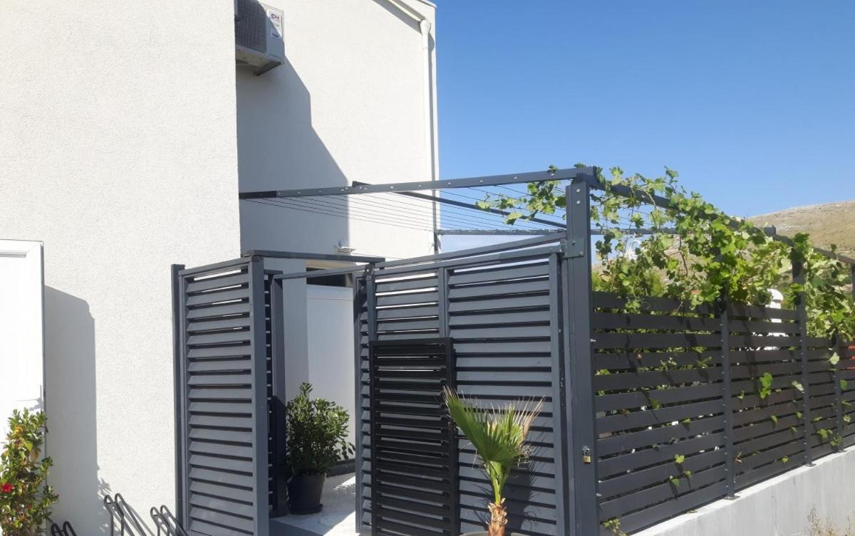 Apartmani Dalmacjia Grebastica Exterior photo